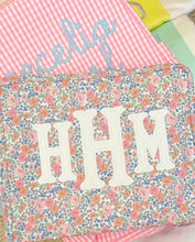 Load image into Gallery viewer, GARDEN FLORAL MEDIUM ROADIE BAG