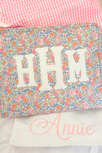 Load image into Gallery viewer, GARDEN FLORAL MEDIUM ROADIE BAG