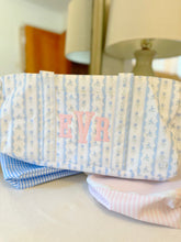 Load image into Gallery viewer, BLUE RIBBON FLORAL WEEKENDER